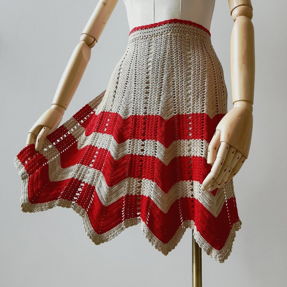 Vintage Beige and Red Zig Zag Crochet 50s Style Half Apron